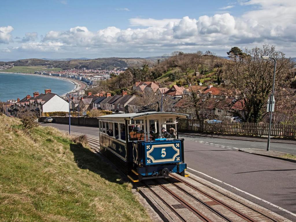 Villa 2 Edward Street Llandudno Esterno foto